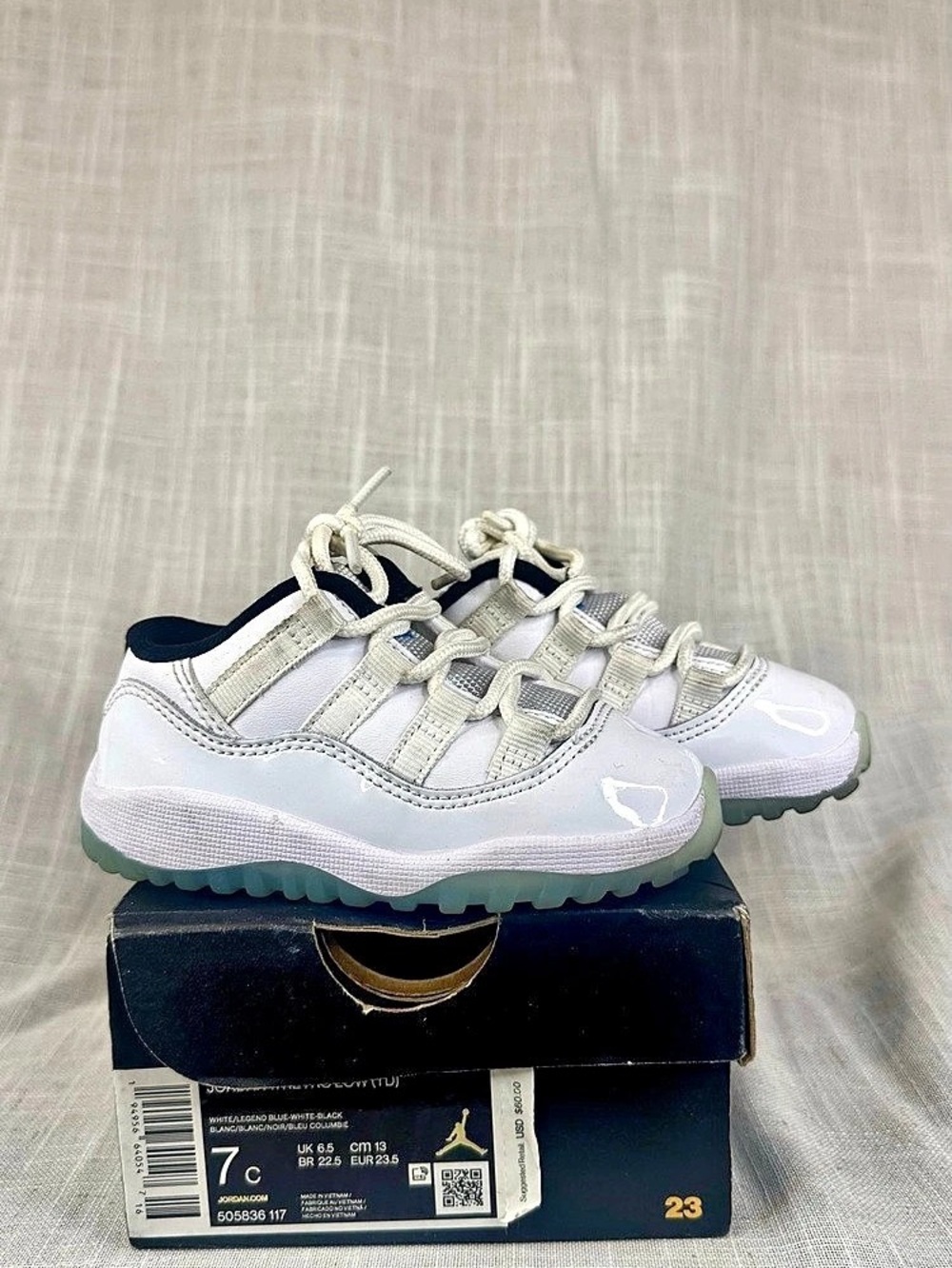 Jordan Air Jordan 11 Retro Low Girls US 7C White & Blue